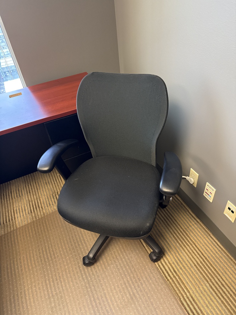 DESK CHAIR
