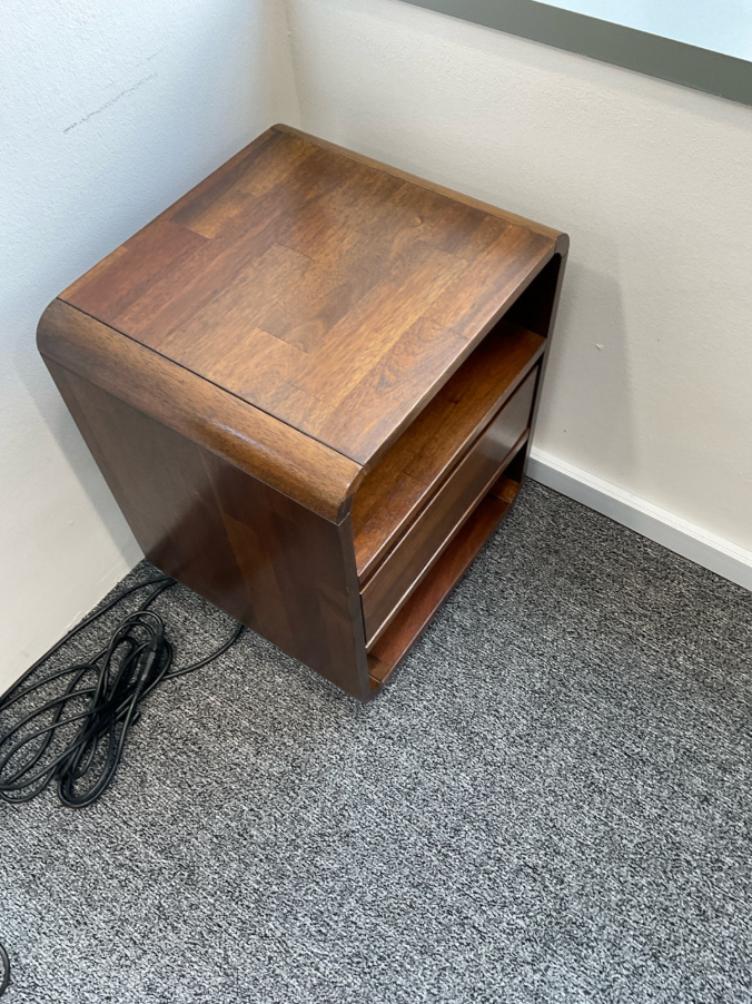 Pedestal (brown)