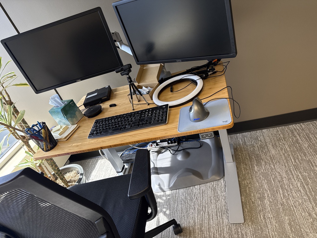42x27 ADJST. DESK
