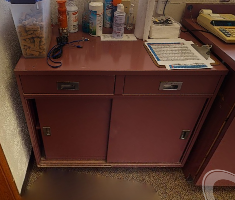 Mobile 2door cabinet pink