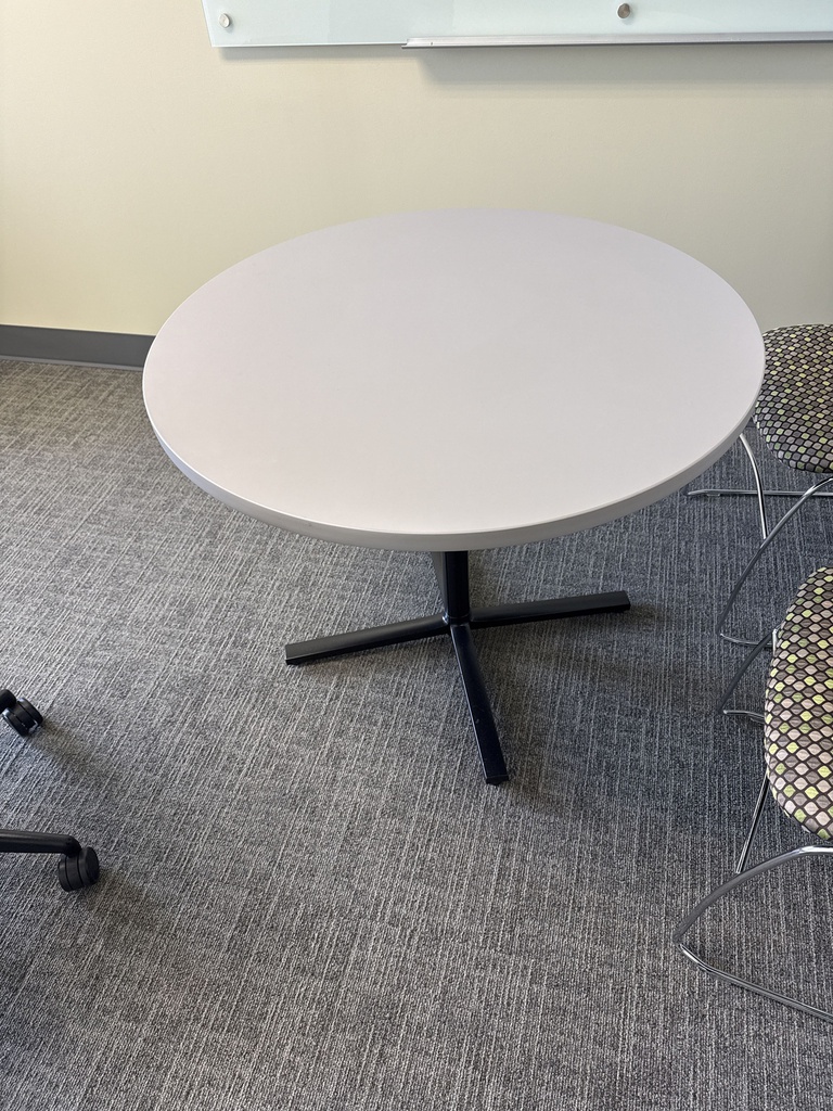 36X28 ROUND TABLE