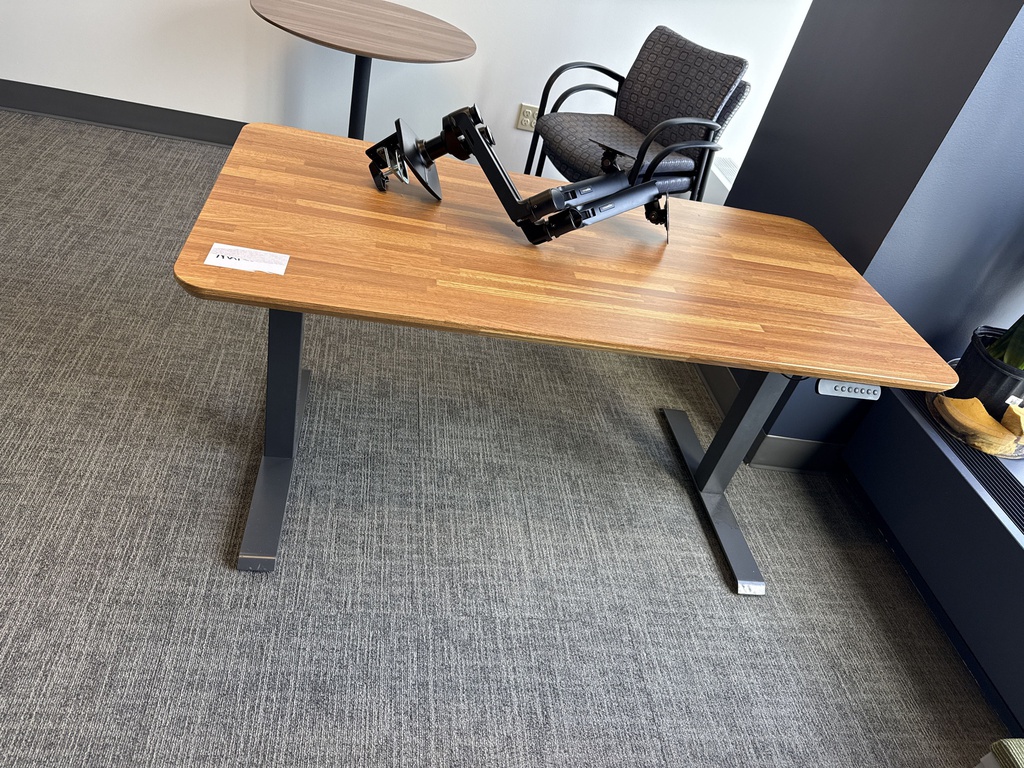 60X30 ADJUSTABLE DESK