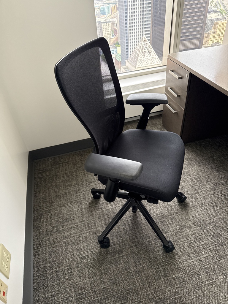 TASK CHAIR