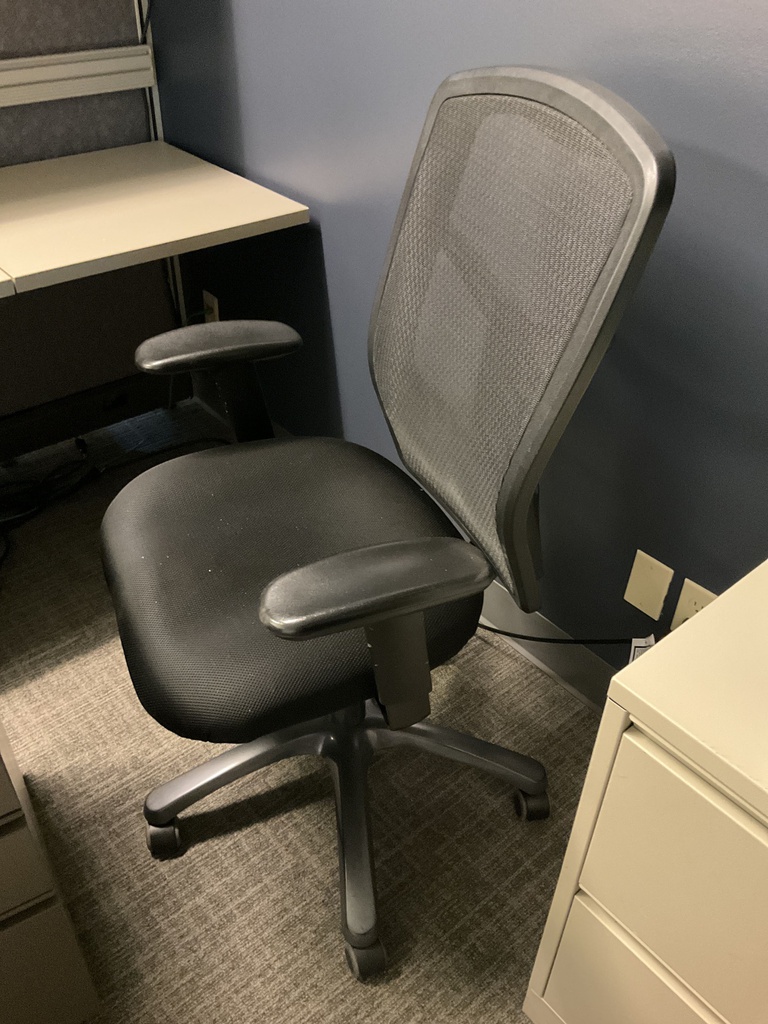 TASK CHAIR