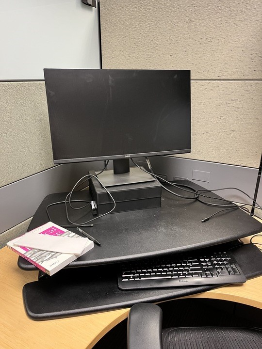 27'' Monitors + Keyboard Cubicle Setups