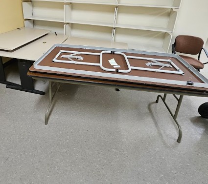 Folding table