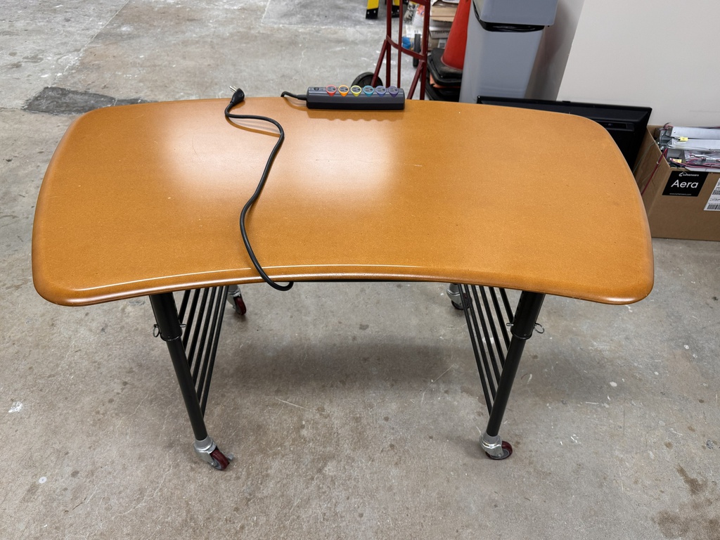 Kidney-shaped desk