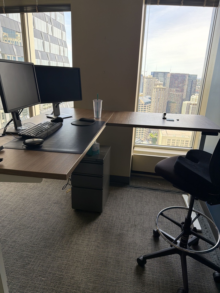 72x72 L SHAPED HAT DESK