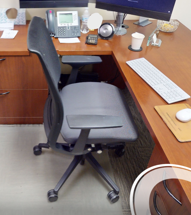 Task chair with arms