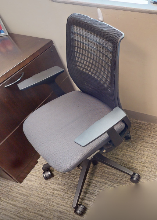 Task chair w/arms
