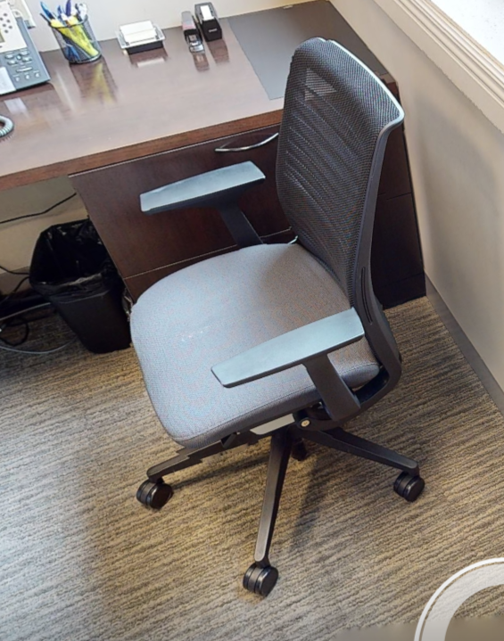 Task chair with arms