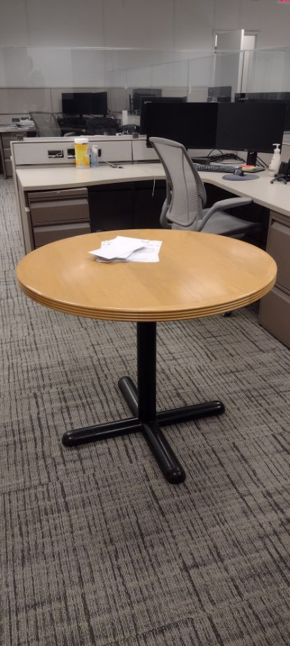 Round table, 36"