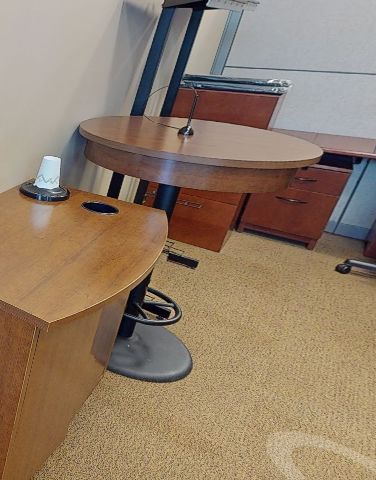 Round standing lab table