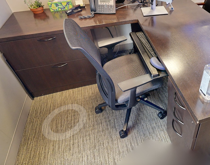 Task chair with arms