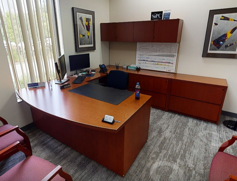 U-shaped desk w/overhead