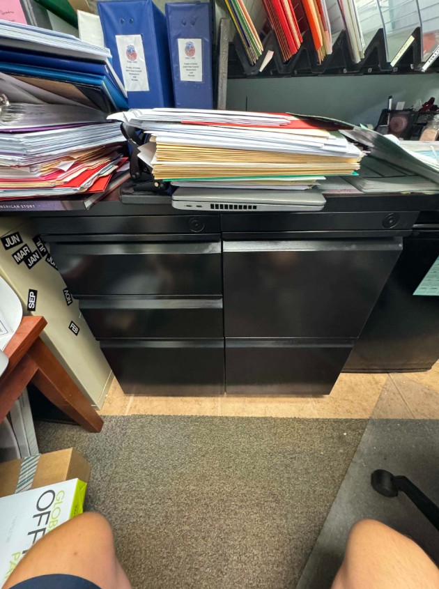 metal file cab. 3 drawer
