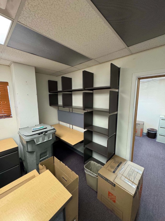 Wall shelving unit