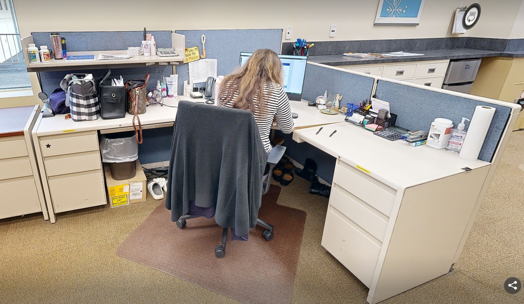 L-shape desk workstation