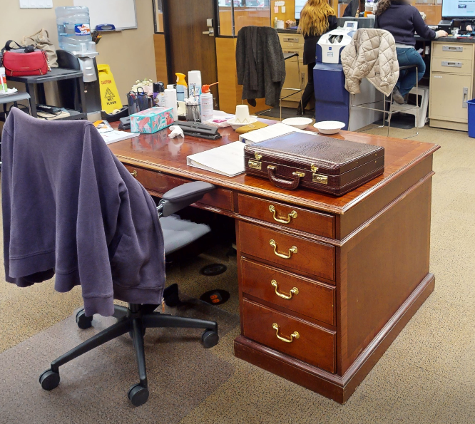 Desk (2 peds)