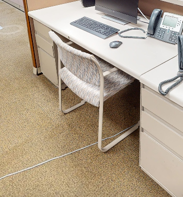 Wht guest chair-metal