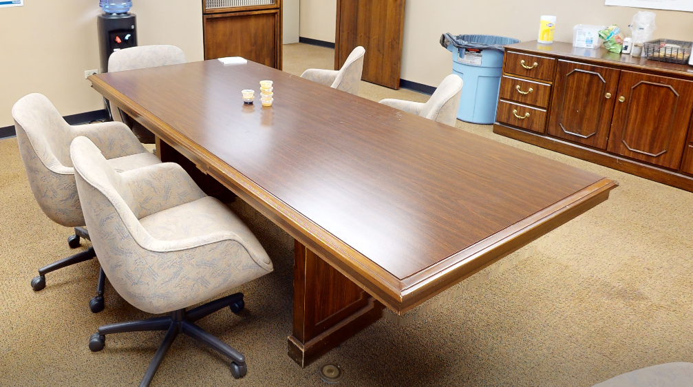 Medium conference table