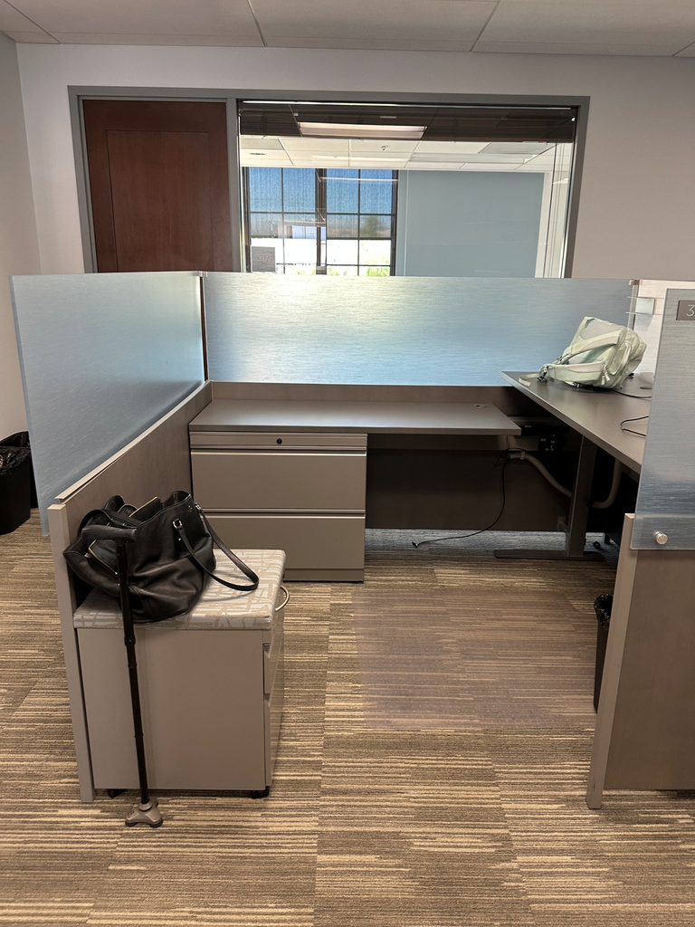 Stationary storage desk