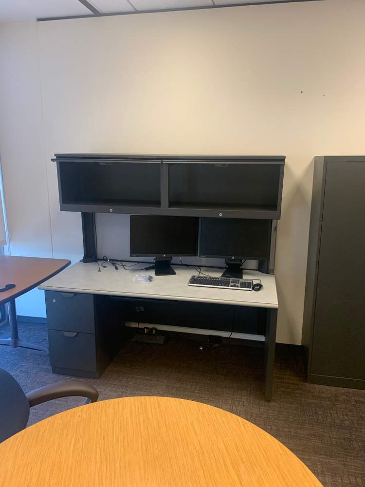 Straight desk w/hutch