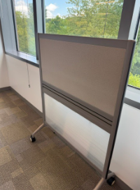 ROLLING PRIVACY SCREEN