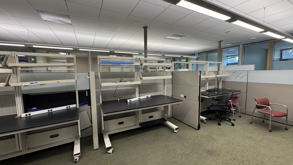 Rolling lab tables