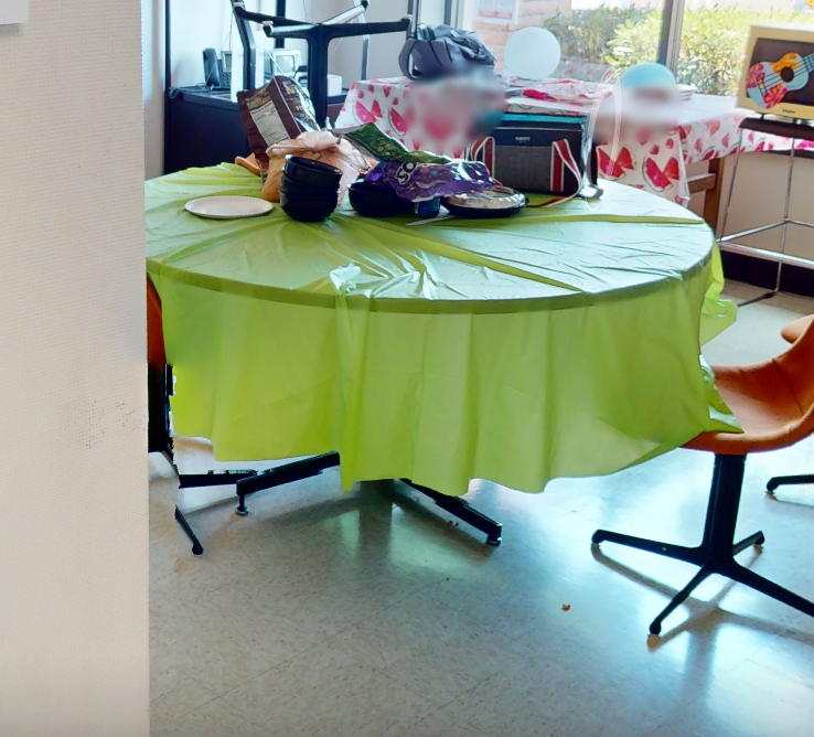 Round meeting table