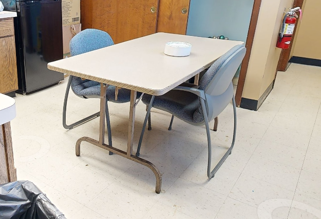 Folding table