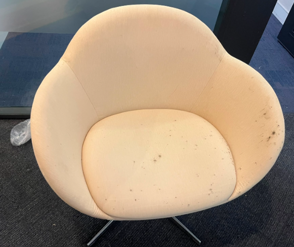 AC Forster Armchair
Beige fabric upholstery
5-Star chromed base on castors