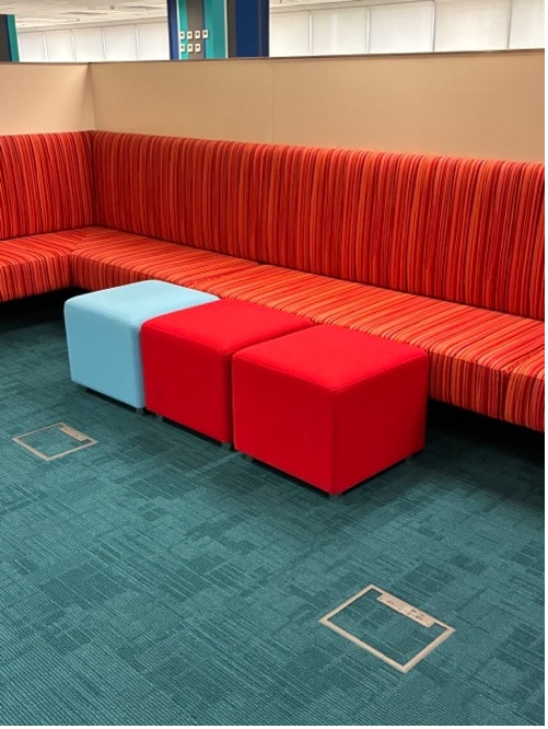 Pouf
Red fabric upholstery