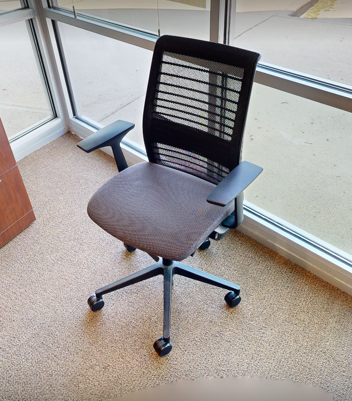 Task chair, with arms