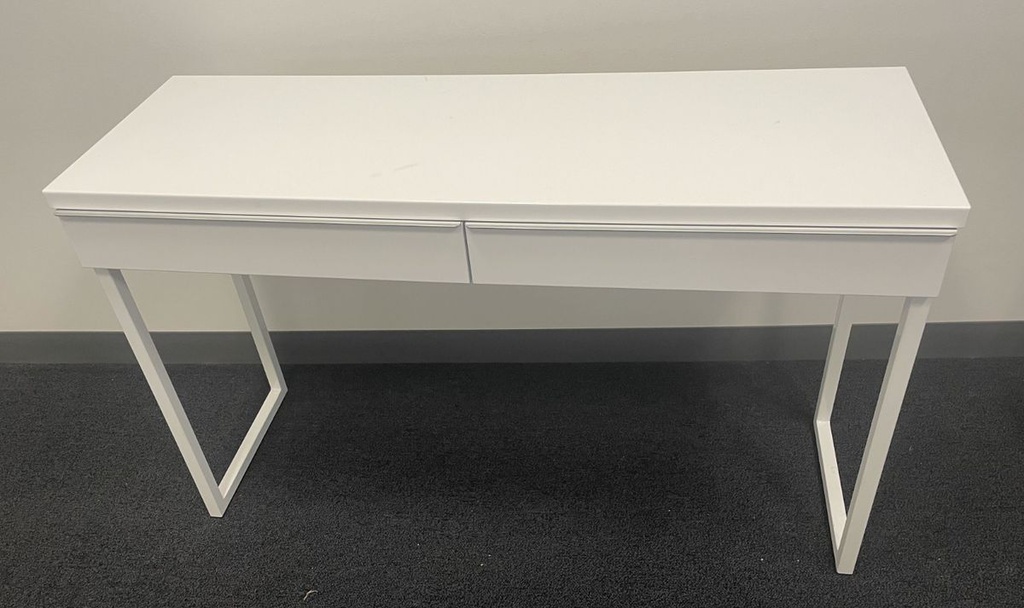 White desk w/drawers