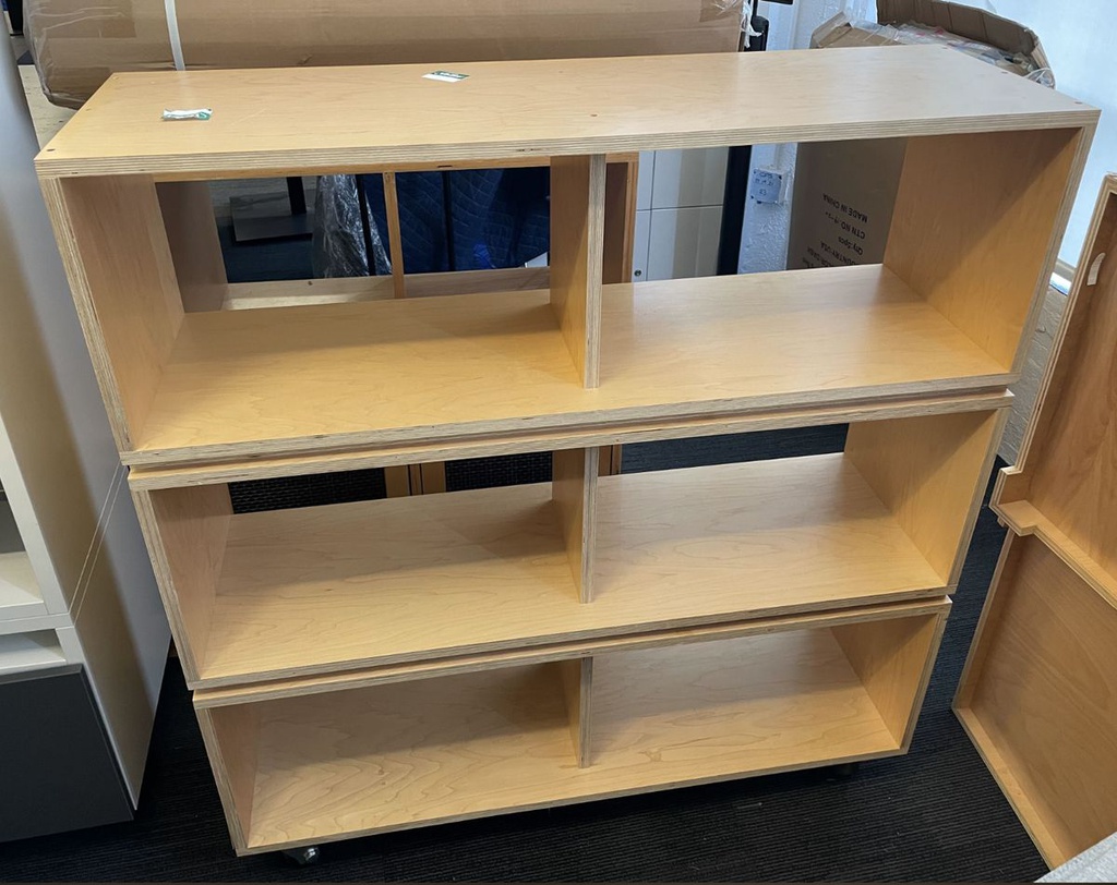 Cubby shelf on casters