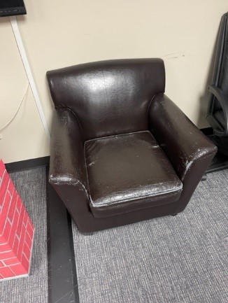 Black Leather Lounge Chair