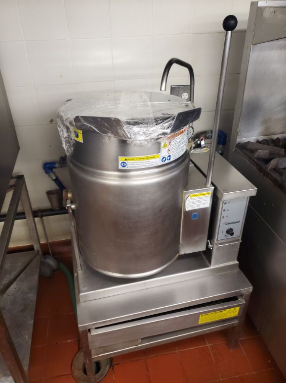 Kettle, Cleaveland, 28" x 24" x 56"