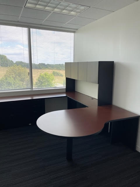 Desk - Wood, U-Shaped, Right Facing