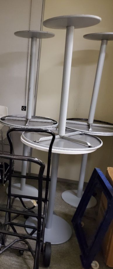 Round Table, 32" x 42"