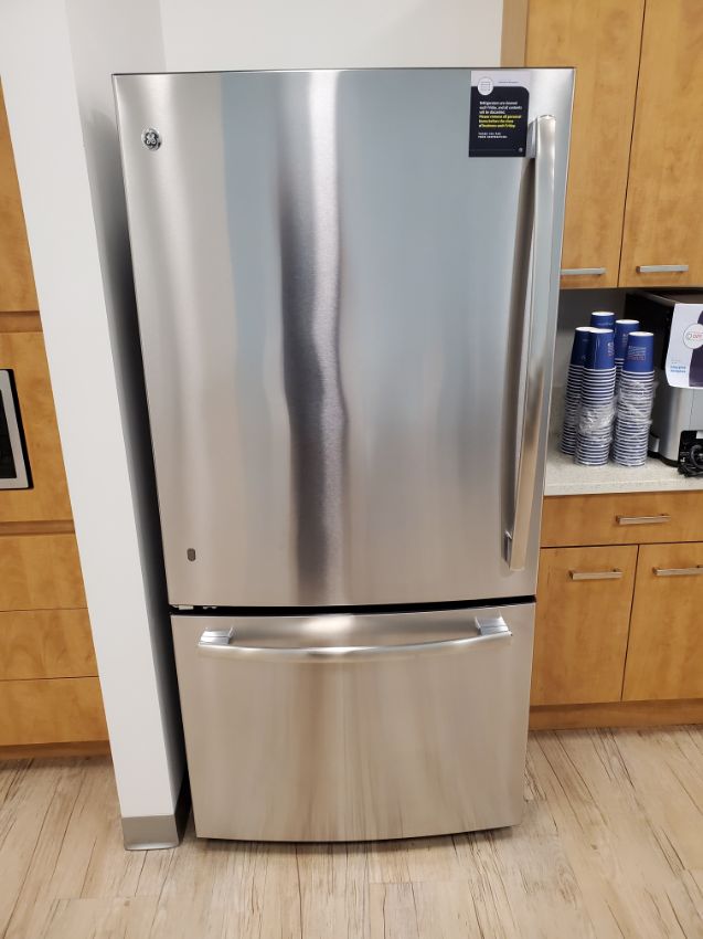 Bottom-Freezer Refrigerator, GE