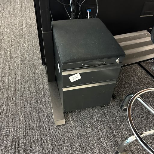 Rolling pedestal