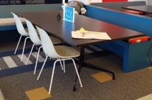 Cafeteria Table/
Mesa de cafetería