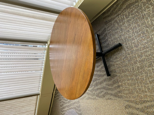 Round Tables (Photo Representation)