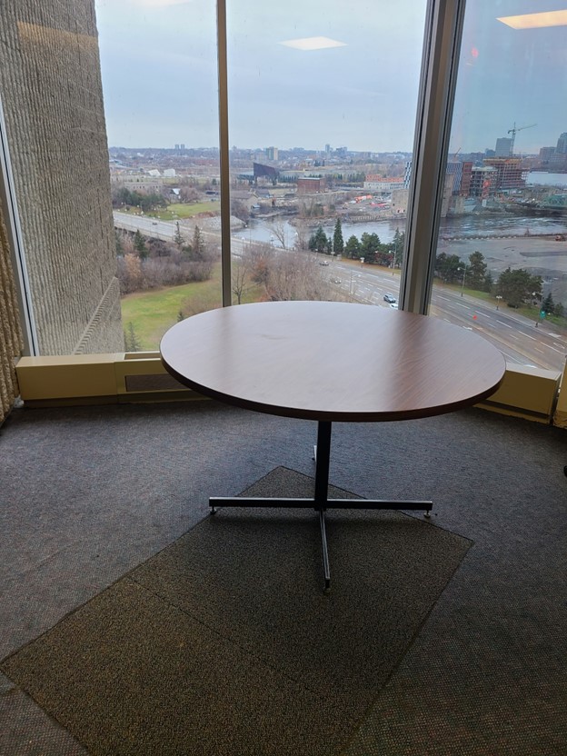 Round table - 4' diameter