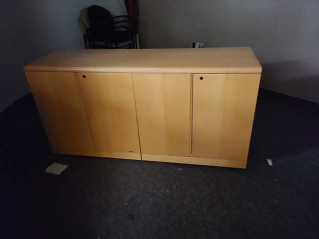 Crédence - 5' de long x 20" de profondeur x 30" de haut