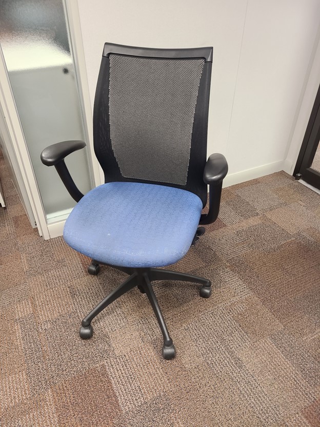 Divers chaises de travail