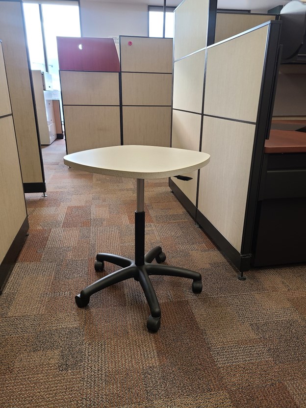 Table ajustable sur roues - 2' x 2'