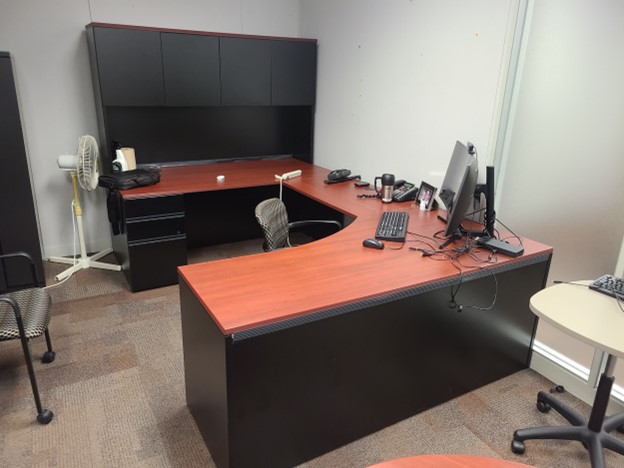 U-shaped Office suite - 10' across x 6' deep x 6' tall