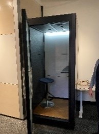 Phonebooth (frosted glass door)